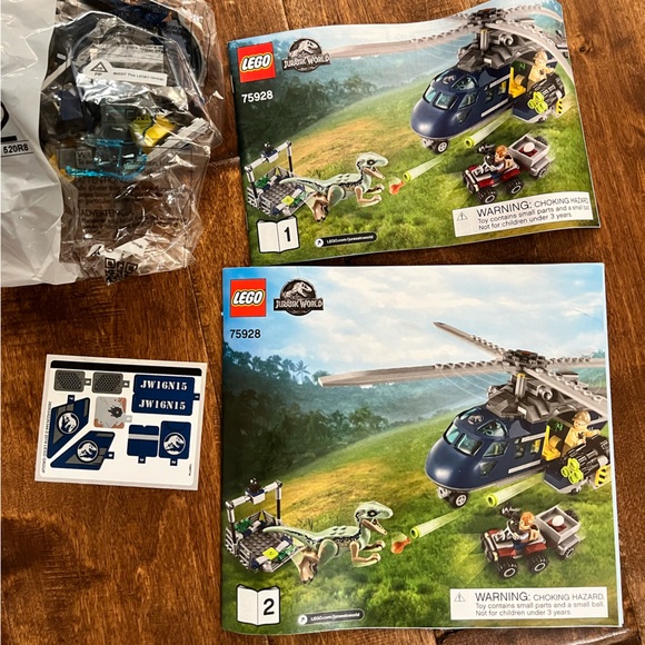 New in opened box: Lego Jurassic World Blue’s Helicopter Pursuit. RETIRED - Picture 2 of 7